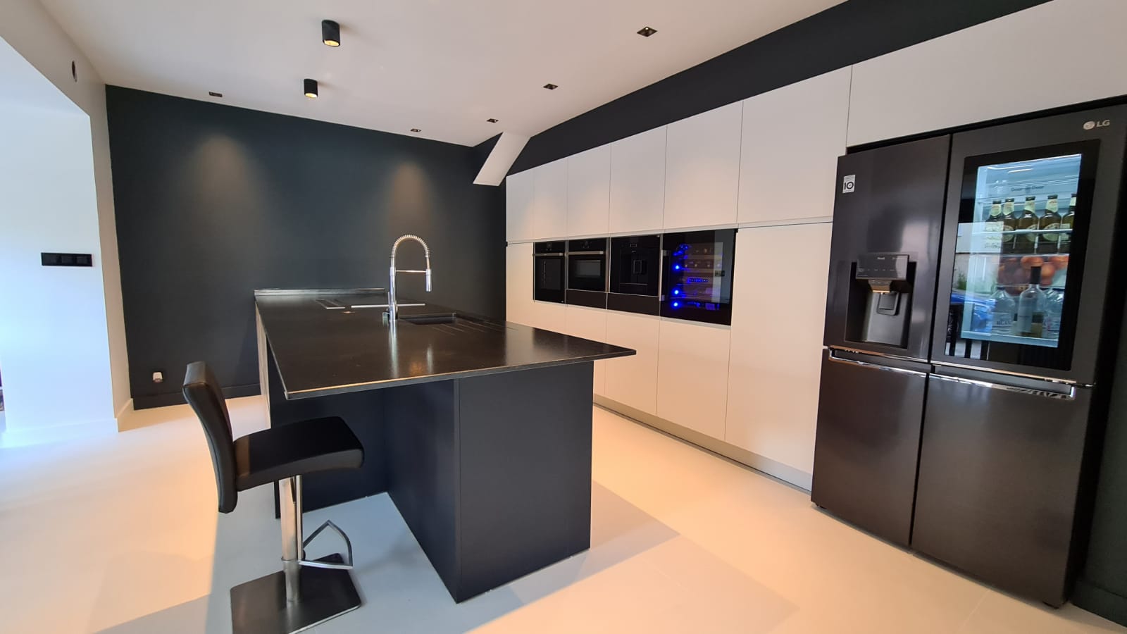 Cuisine linéaire avec îlot