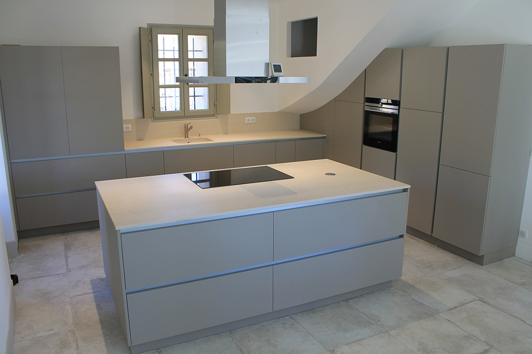 Cuisine sur mesure grise