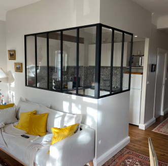 Cuisine noire et bois fermée