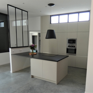 Cuisine en grise sans poignée