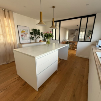 Cuisine ilot central verrière