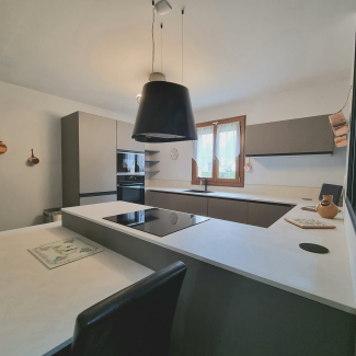 Cuisine grise et blanche