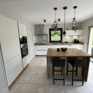 Cuisine blanche et bois