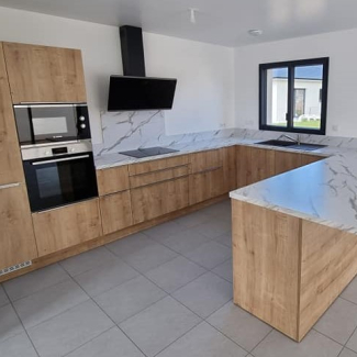 Cuisine en bois et marbre