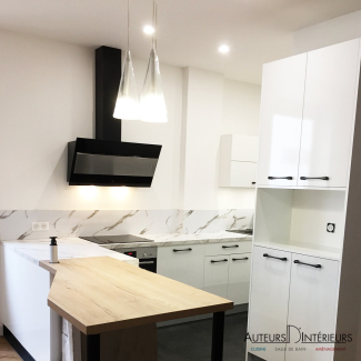 cuisine blanche et marbre