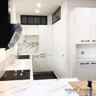 cuisine blanche et marbre