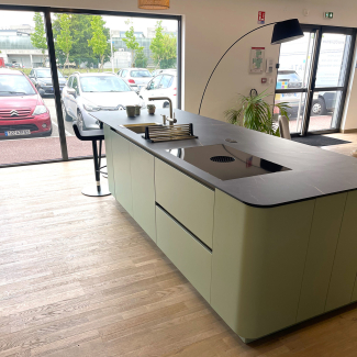 Ilot central vert et bois