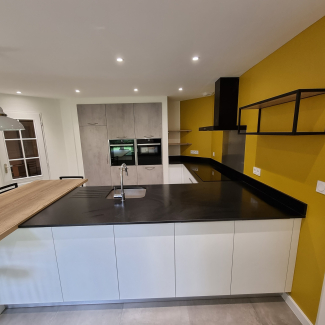 Cuisine blanche et jaune