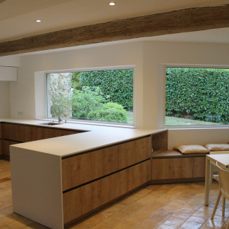 Cuisine en bois et blanc