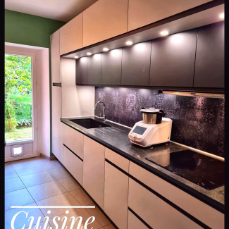 Cuisine blanche sans poignée