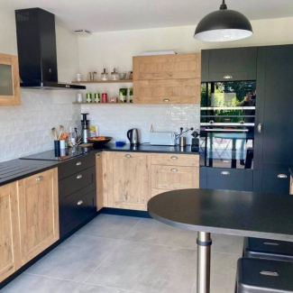 Cuisine noire et bois