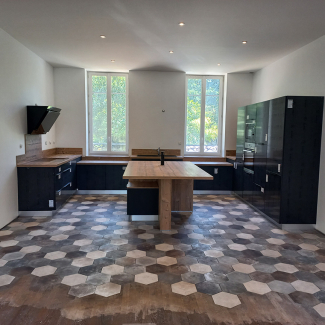 Cuisine noire et bois