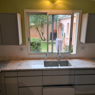 Cuisine linéaire grise