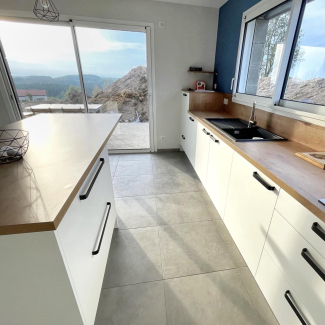 Cuisine blanche et bois